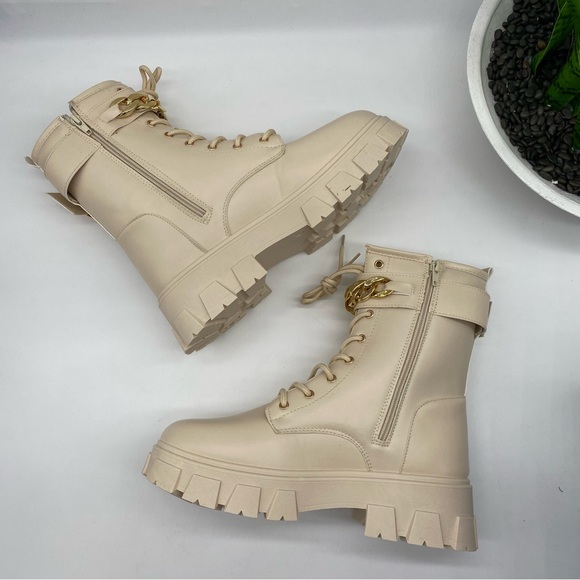 Olivia Miller Ava lug soles Combat Boots with gold chain in faux leather size 9 - Picture 4 of 8